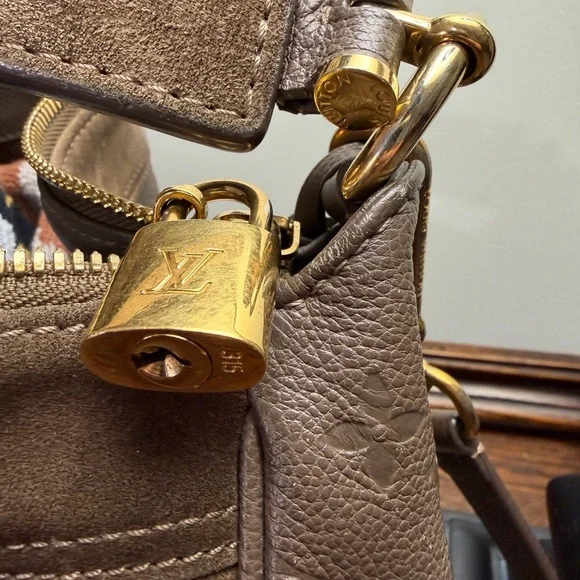 Louis Vuitton Empreinte Suede Audacieuse PM Ombré - Picture 3 of 11